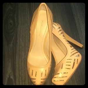 BCBG Tan/gold Heels Size: 8.5